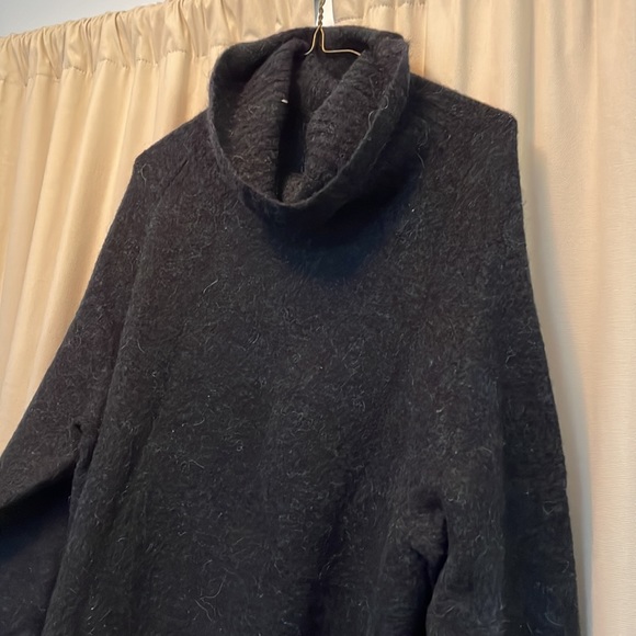 Aritzia The Group x Babaton alpaca (25%) & wool (10%) oversized turtleneck. - Picture 4 of 4